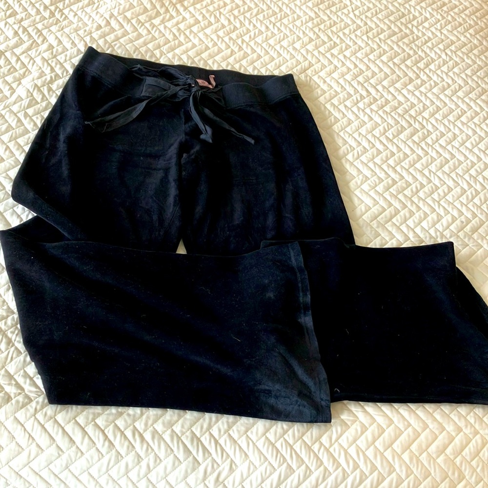Women’s velvet joggers/loungewear, by juicy couture size large